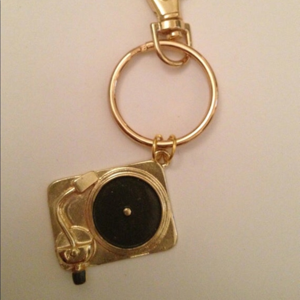TURNTABLE KEYCHAIN